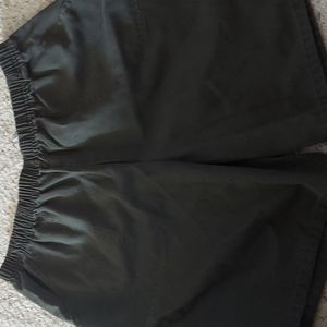 Ladies dark forest green shorts with pockets
